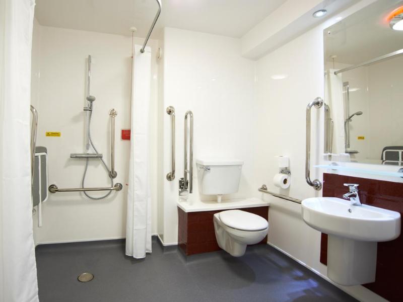 Travelodge London Balham Экстерьер фото