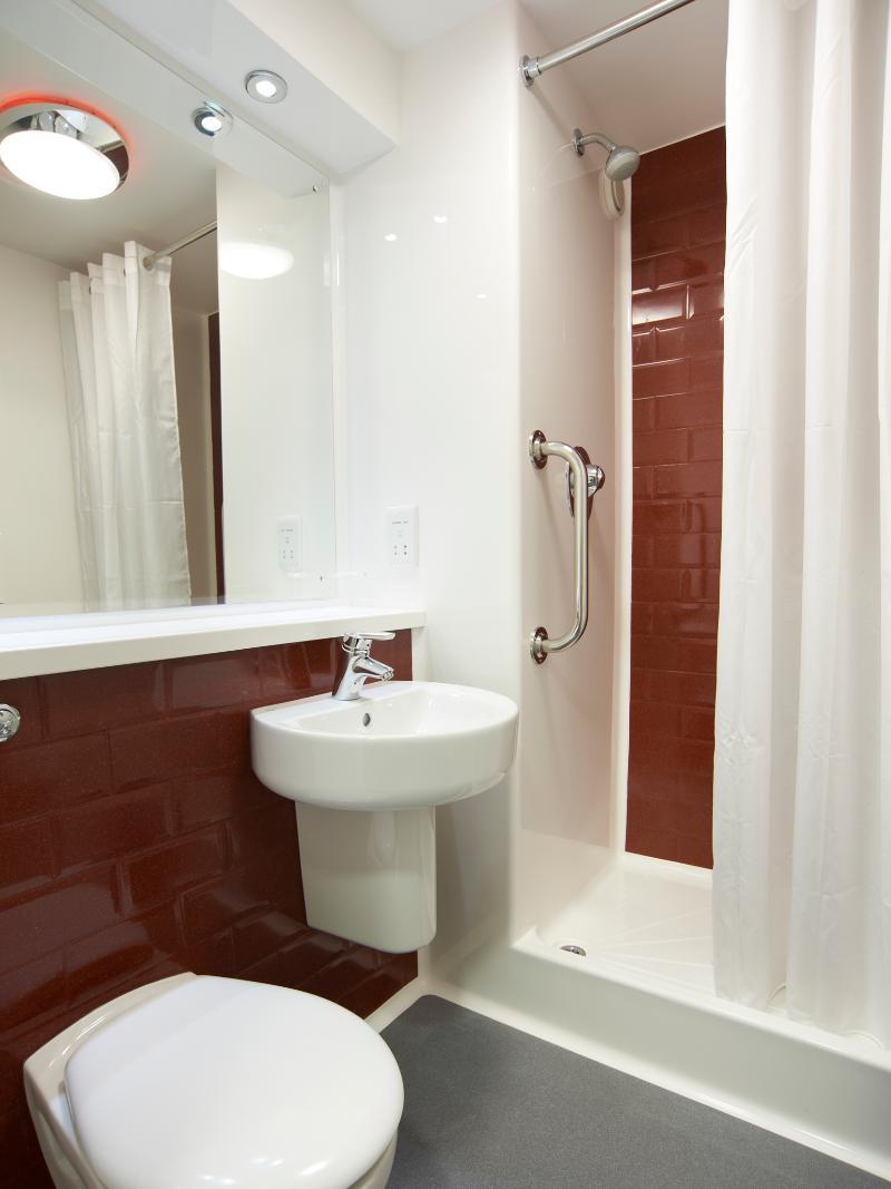 Travelodge London Balham Экстерьер фото