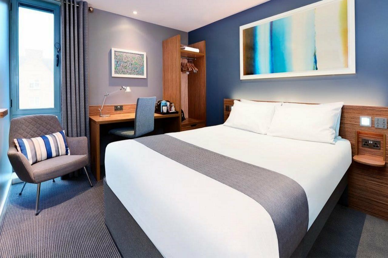 Travelodge London Balham Экстерьер фото