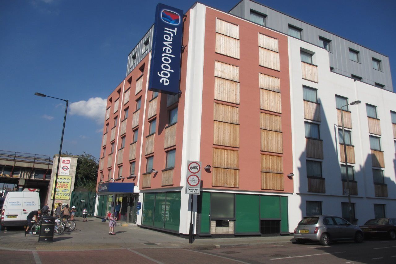 Travelodge London Balham Экстерьер фото